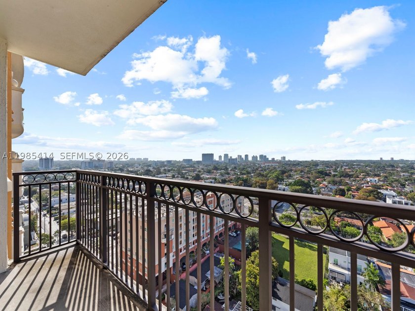 Spacious 2-bedroom, 2 bath condominium located in the Coral Way - photo 31