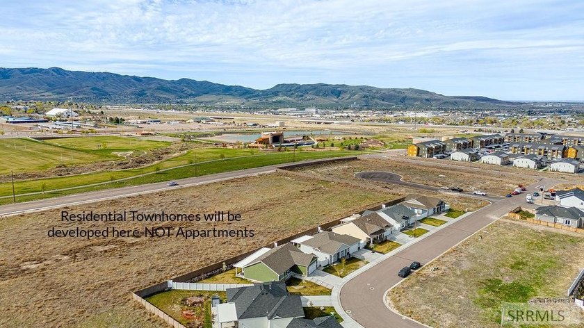 Welcome to a home that perfectly blends high-end efficiency with - photo 32
