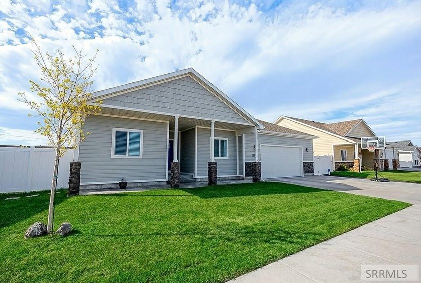 Welcome to a home that perfectly blends high-end efficiency with - photo 34