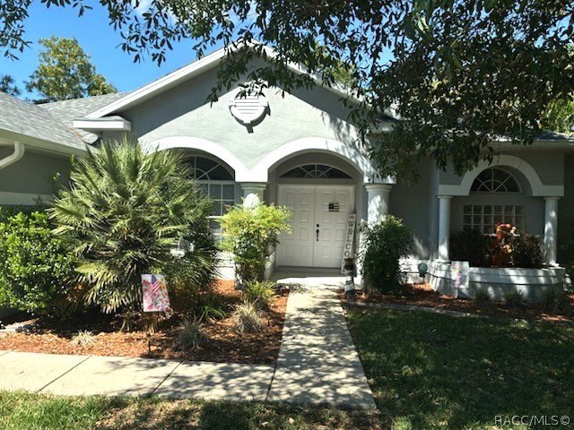 Welcome to this beautifully maintained 3-bedroom, 2-bathroom - photo 2