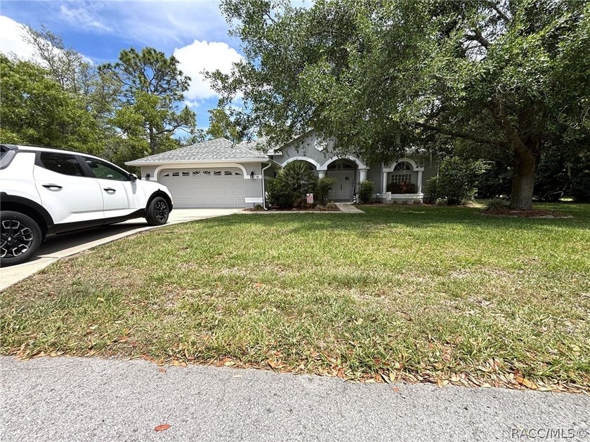 Welcome to this beautifully maintained 3-bedroom, 2-bathroom - photo 4