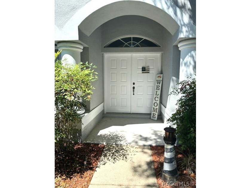 Welcome to this beautifully maintained 3-bedroom, 2-bathroom - photo 7
