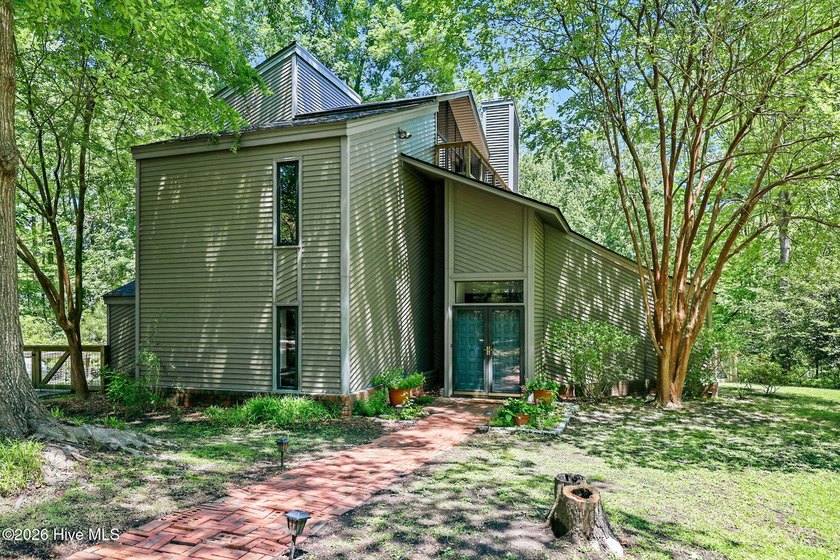 Escape to your own private retreat in the heart of Washington - photo 4