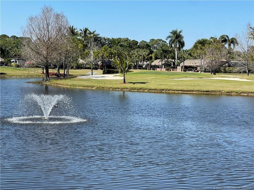 Spectacular sunset views over the lake and golf course set the - photo 4