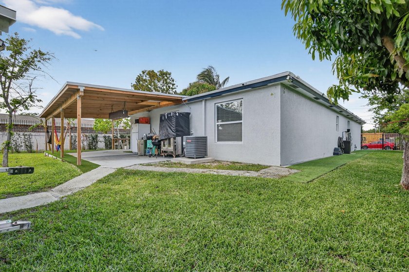 Completely upgraded home, which truly offers Florida living at - photo 33