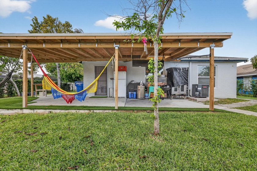 Completely upgraded home, which truly offers Florida living at - photo 34