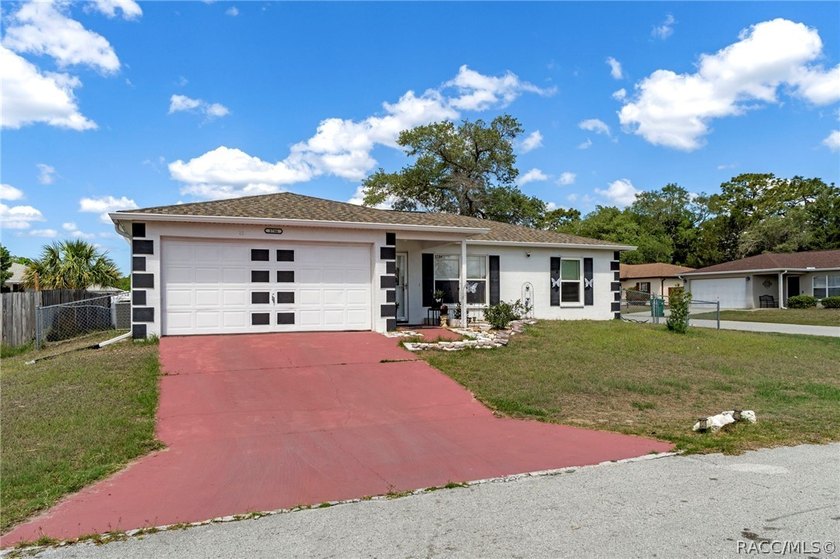 Great 3 Bedroom block home in nice area of Homosassa. Perfect - photo 2