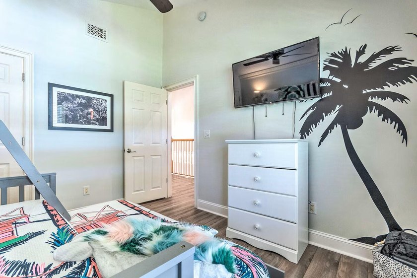 Turnkey, fully furnished and income-producing, this Destin - photo 11