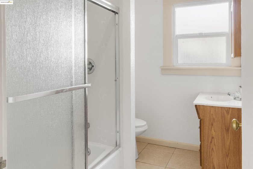 Welcome to this charming and roomy 1916 era single family home - photo 14