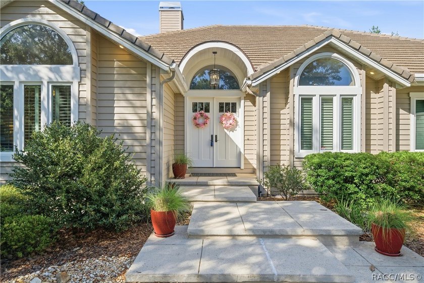 Opportunity awaits with the layout of this home. The main living - photo 6
