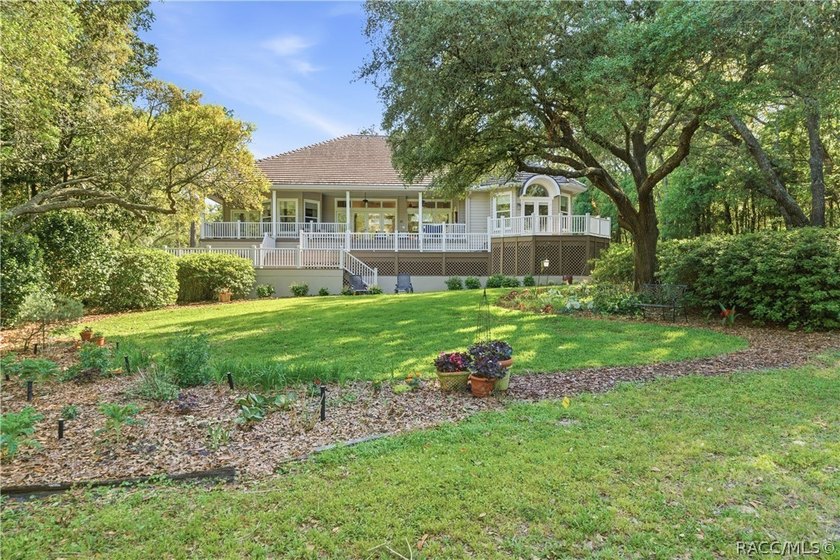 Opportunity awaits with the layout of this home. The main living - photo 10