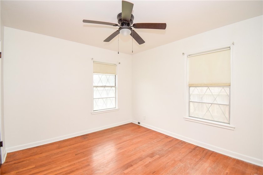 Cute and remodeled 3 bedroom house! ready to move in! Great - photo 26