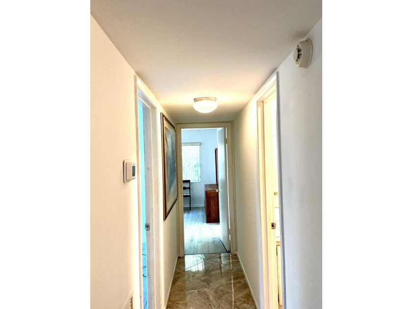 SPACIOUS, VACANT CORNER UNIT IN A DESIRABLE 55+ COMMUNITY. JUST - photo 8