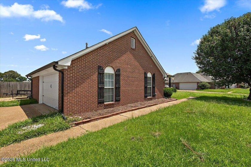 *QUALIFIES FOR USDA $0 DOWN* Welcome to this stunning 3-bedroom - photo 2