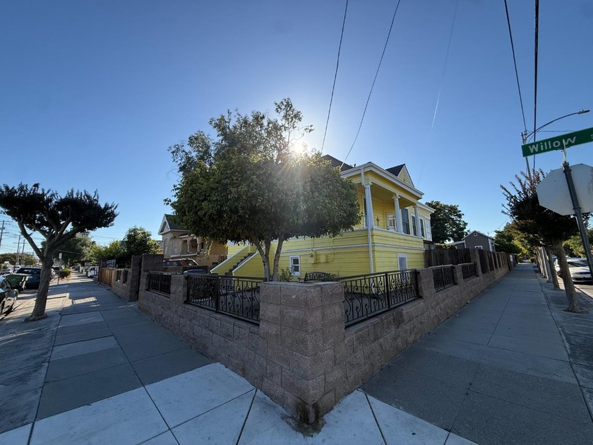 Charming 100+year Victorian home, borders San Jose and beautiful - photo 2