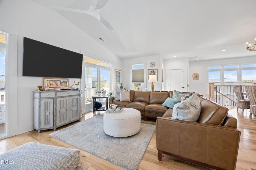 Welcome to your dream coastal retreat. This isn't just a house - photo 4
