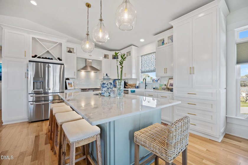 Welcome to your dream coastal retreat. This isn't just a house - photo 8