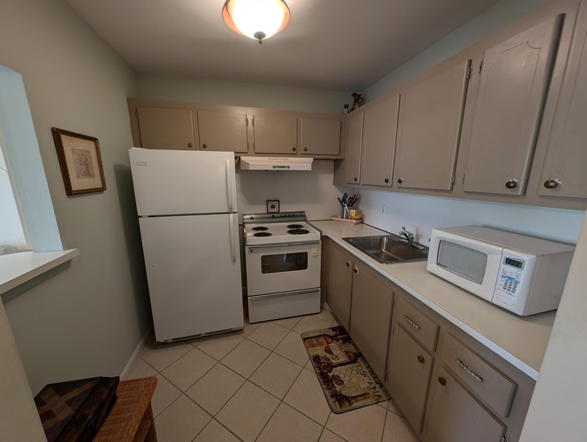 Investors dream. Cash Only. Very qualified tenant occupied with - photo 8