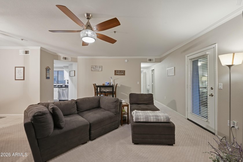 Welcome to this beautifully updated and very well maintained - photo 8