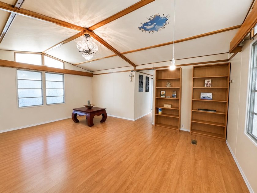 A spacious 2-bedroom, 2-bath mobile home located in the - photo 3