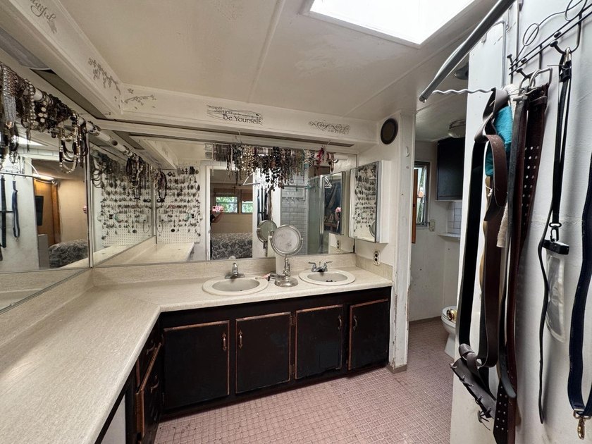 A spacious 2-bedroom, 2-bath mobile home located in the - photo 7
