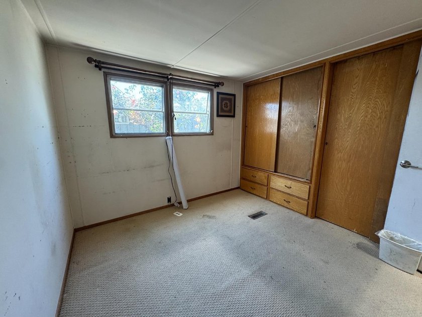 A spacious 2-bedroom, 2-bath mobile home located in the - photo 10