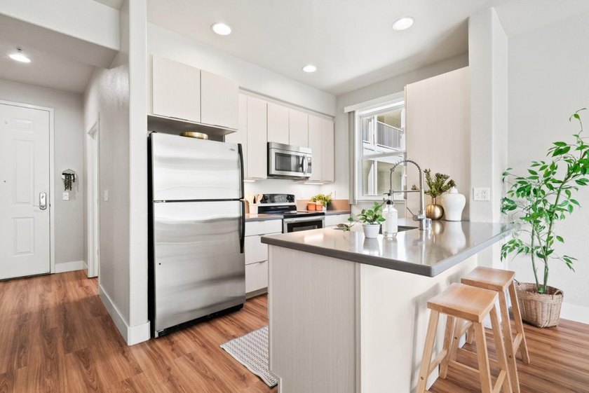Experience the best of downtown Santa Cruz living in this - photo 10