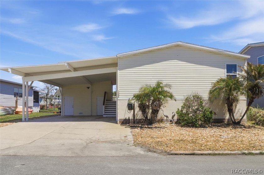 ***HOME DID NOT FLOOD INSIDE*** Seller is offering a $12,000 - photo 4