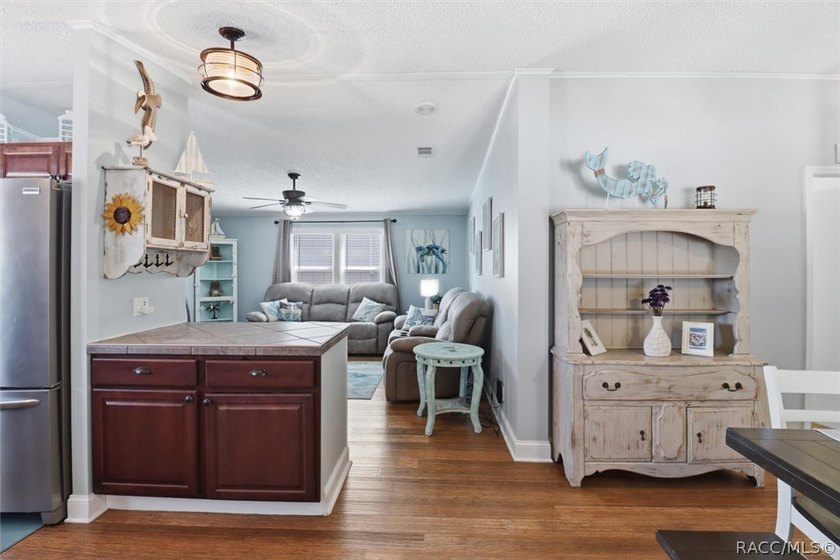 ***HOME DID NOT FLOOD INSIDE*** Seller is offering a $12,000 - photo 8