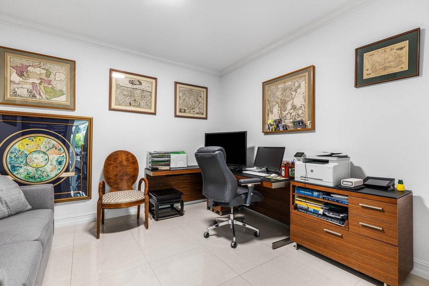 Located on the 3rd floor facing NE Boca Raton, 1 bedroom + den - photo 24