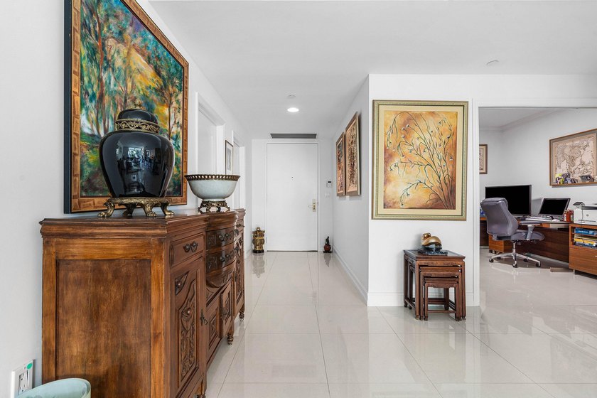 Located on the 3rd floor facing NE Boca Raton, 1 bedroom + den - photo 25
