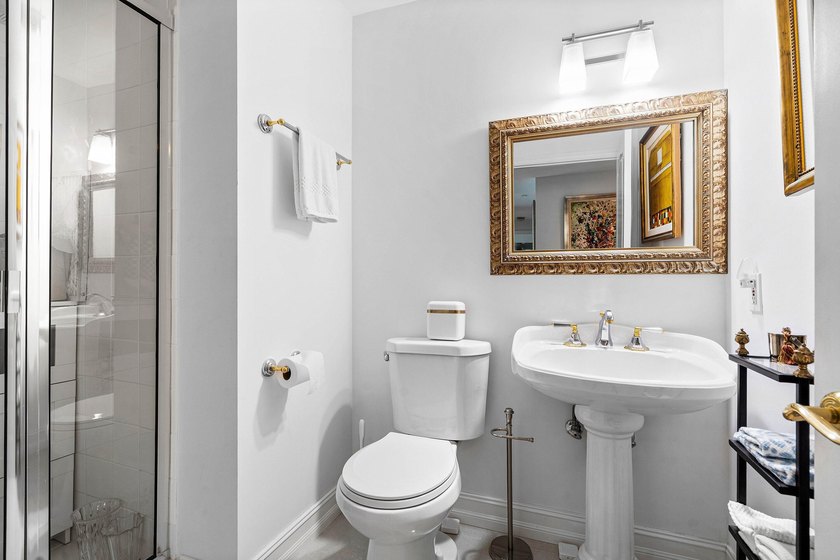Located on the 3rd floor facing NE Boca Raton, 1 bedroom + den - photo 26
