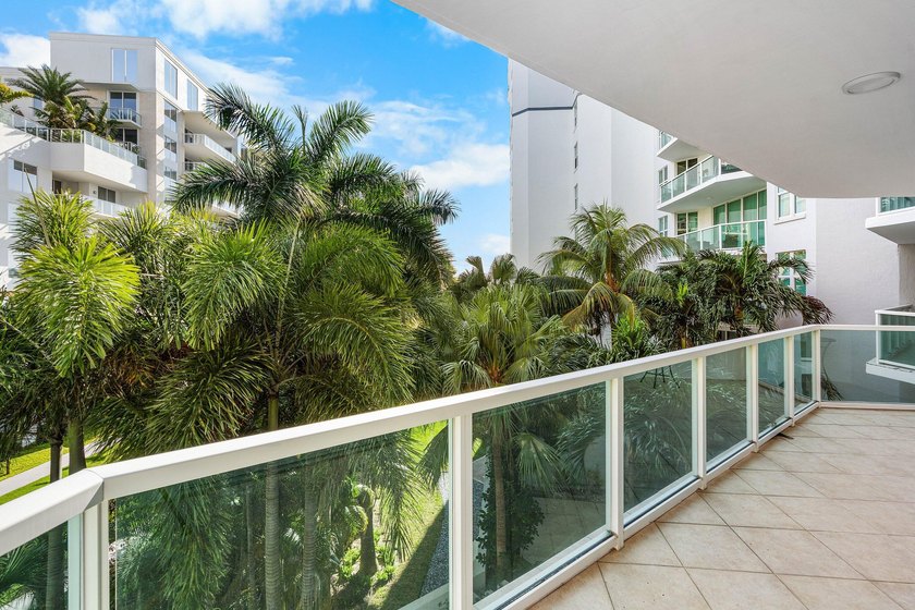 Located on the 3rd floor facing NE Boca Raton, 1 bedroom + den - photo 28