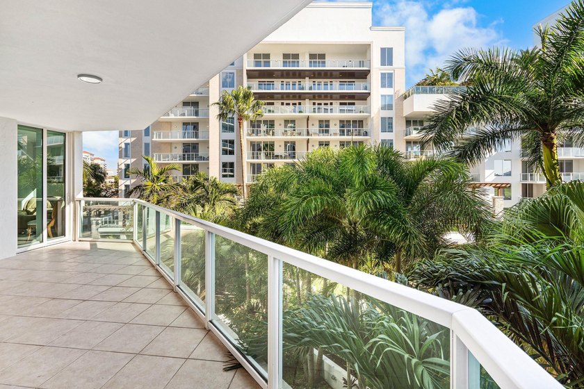 Located on the 3rd floor facing NE Boca Raton, 1 bedroom + den - photo 29