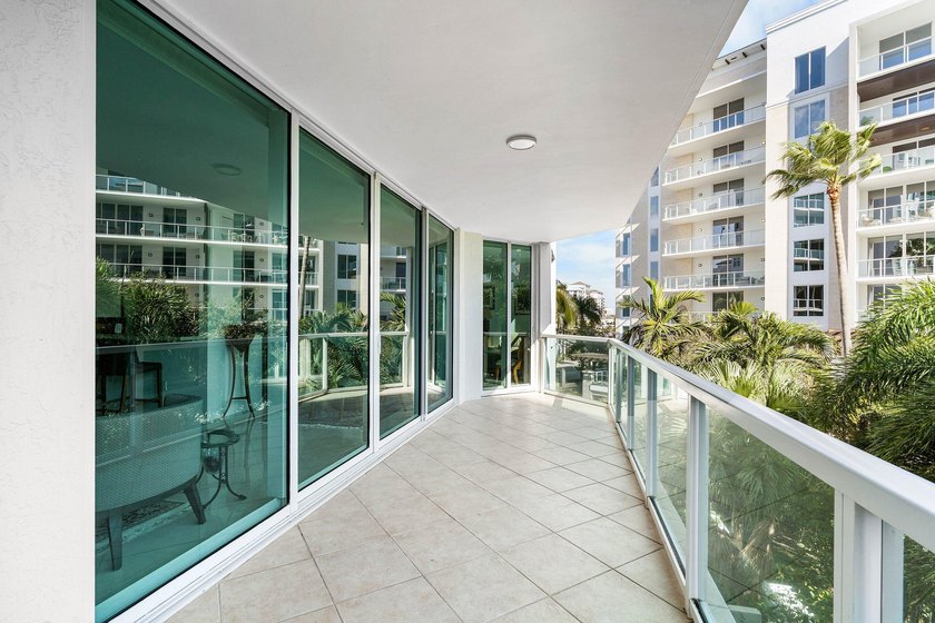 Located on the 3rd floor facing NE Boca Raton, 1 bedroom + den - photo 30