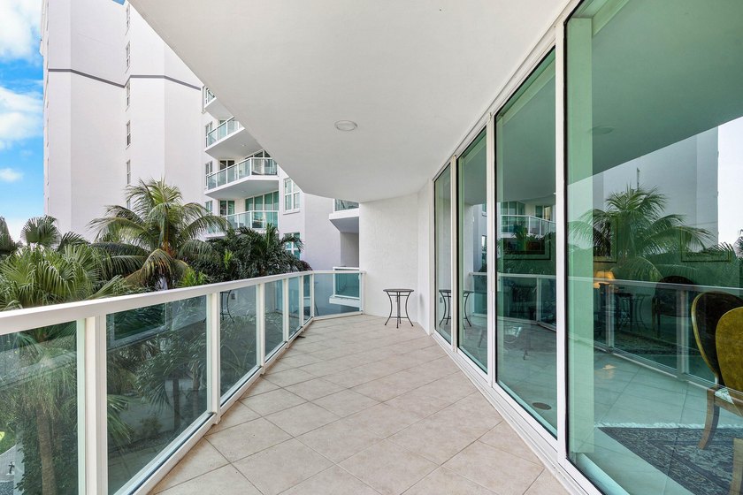 Located on the 3rd floor facing NE Boca Raton, 1 bedroom + den - photo 31
