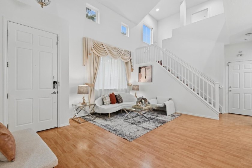 Gorgeous Single Family home with 3 Bedrooms and 2.5 Bath - photo 2