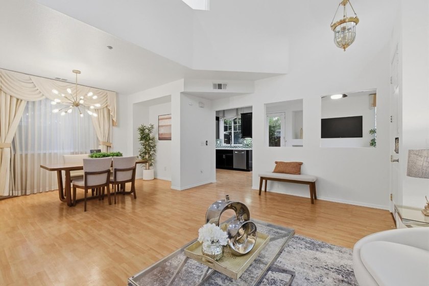 Gorgeous Single Family home with 3 Bedrooms and 2.5 Bath - photo 7