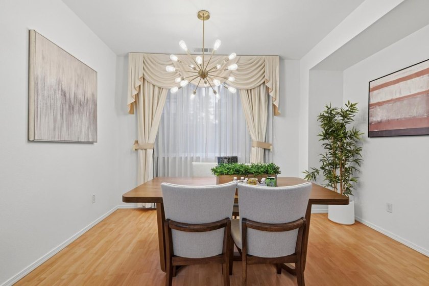 Gorgeous Single Family home with 3 Bedrooms and 2.5 Bath - photo 8