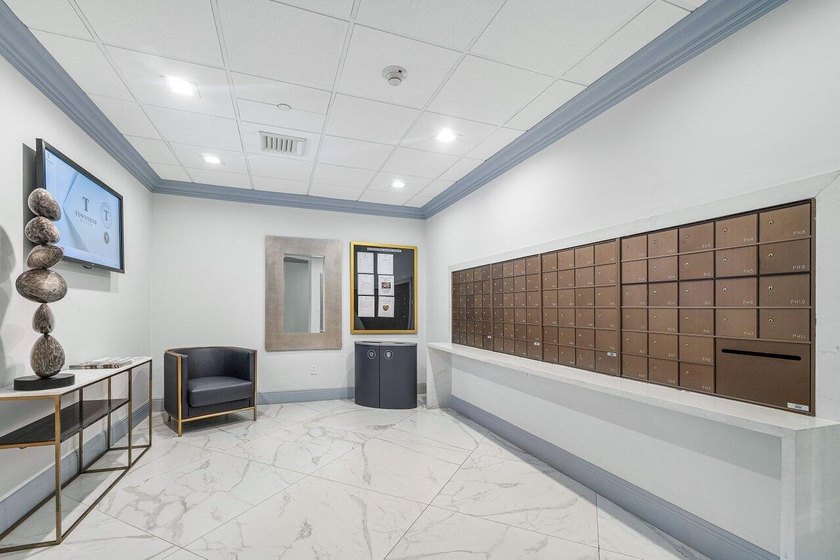 Located on the 3rd floor facing NE Boca Raton, 1 bedroom + den - photo 53