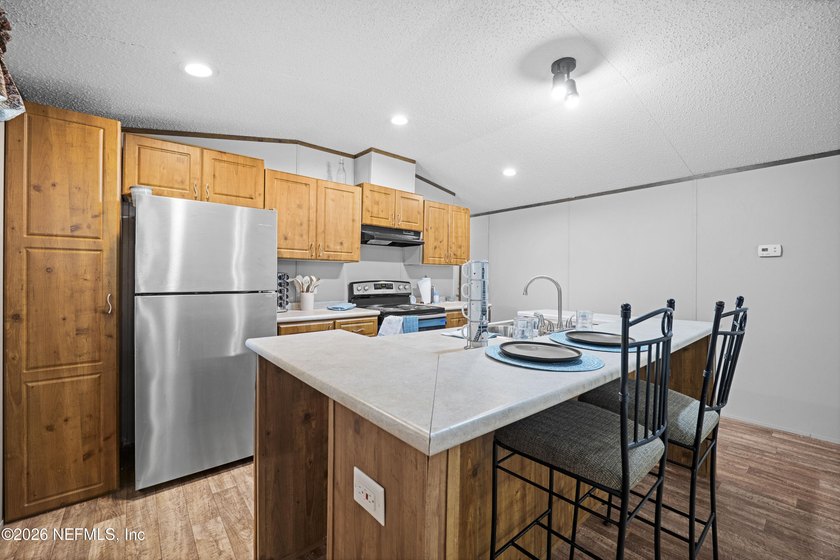 **NEWER BUILD**NEW HVAC**NEW ELECTRIC** Welcome to this - photo 3