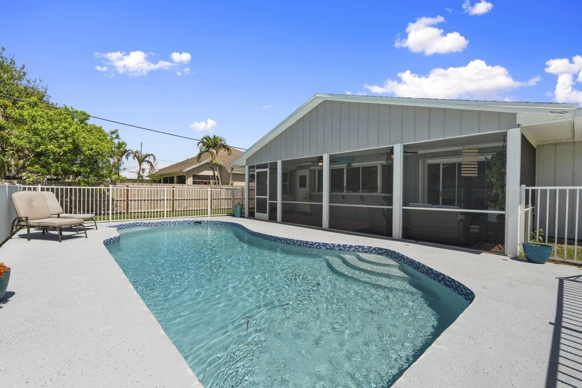 Beautifully maintained home in Port St. Lucie. Major updates - photo 2