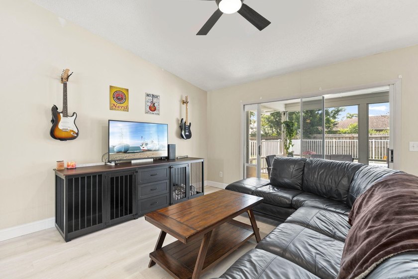 Beautifully maintained home in Port St. Lucie. Major updates - photo 6