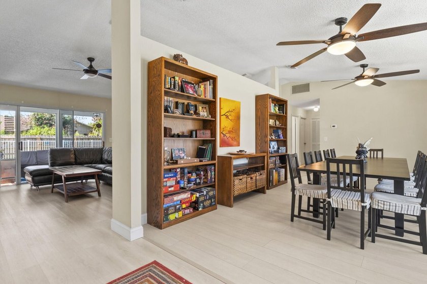 Beautifully maintained home in Port St. Lucie. Major updates - photo 9