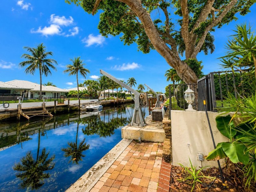 Experience the ultimate East Boca waterfront lifestyle in - photo 3