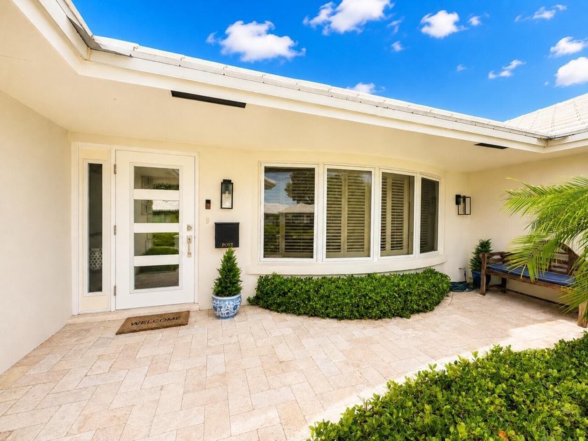 Experience the ultimate East Boca waterfront lifestyle in - photo 4