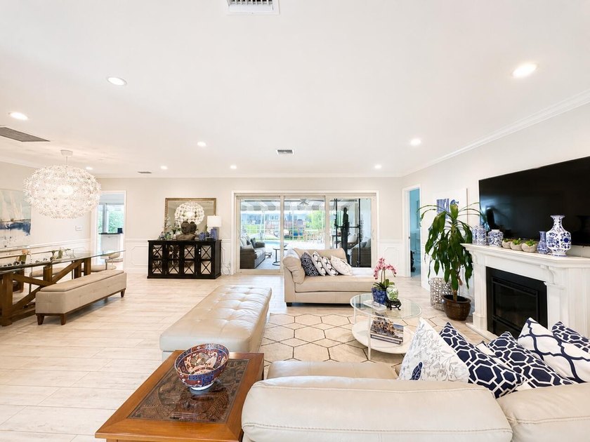 Experience the ultimate East Boca waterfront lifestyle in - photo 7