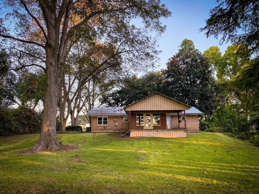 This 2 bedroom, 1 bath camp is located across from Lake Bruin - photo 5