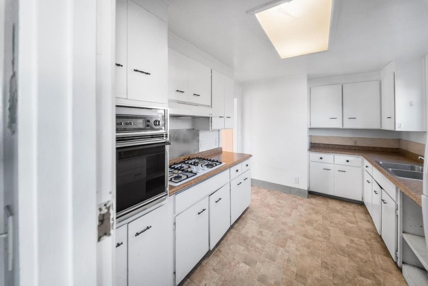 WEST SAN CARLOS DUPLEX, PHENOMENAL INVESTMENT! This 2-level - photo 7