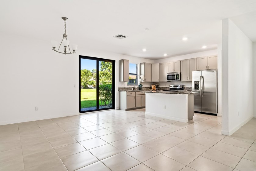 Welcome to this charming 4-bedroom, 3.5-bathroom townhouse in - photo 2
